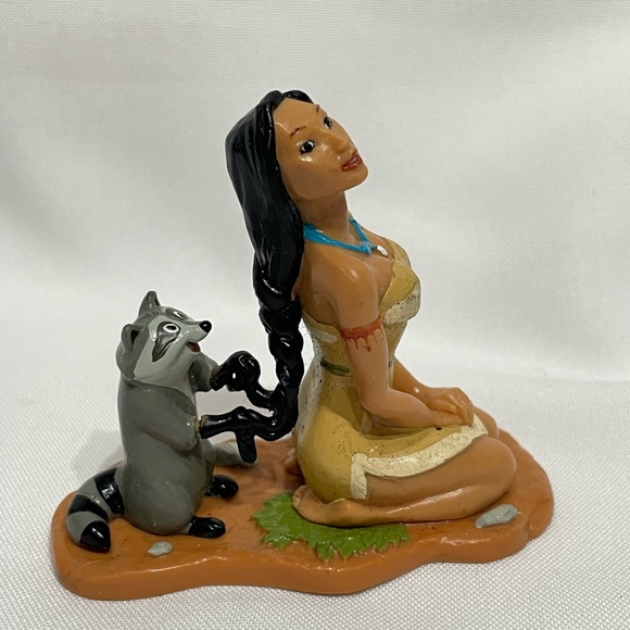3” Disney Pocahontas Vintage Meeko doing Pocahontas’ hair figure excellent cond - Picture 2 of 7
